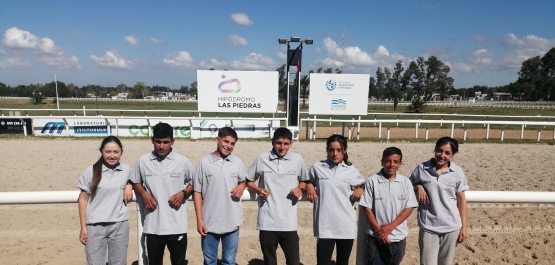 Comenzó una nueva generación de la Escuela de Jockeys y Vareadores